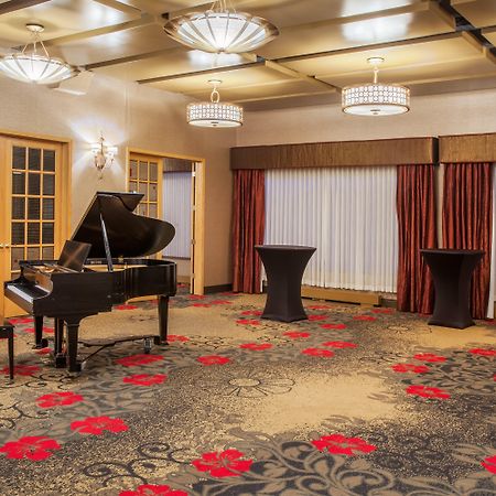 Crowne Plaza Minneapolis West By Ihg Plymouth Exterior photo