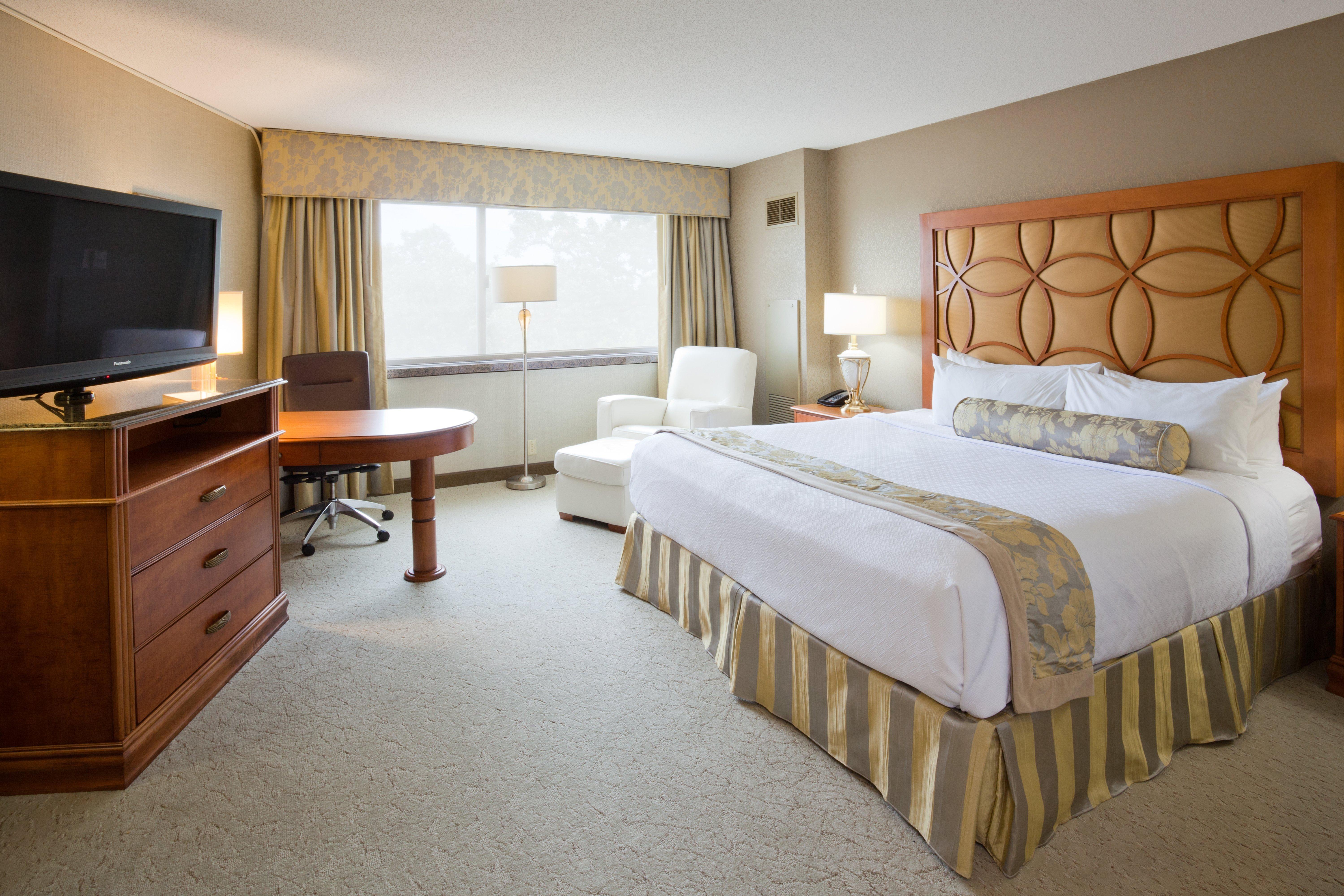 Crowne Plaza Minneapolis West By Ihg Plymouth Exterior photo