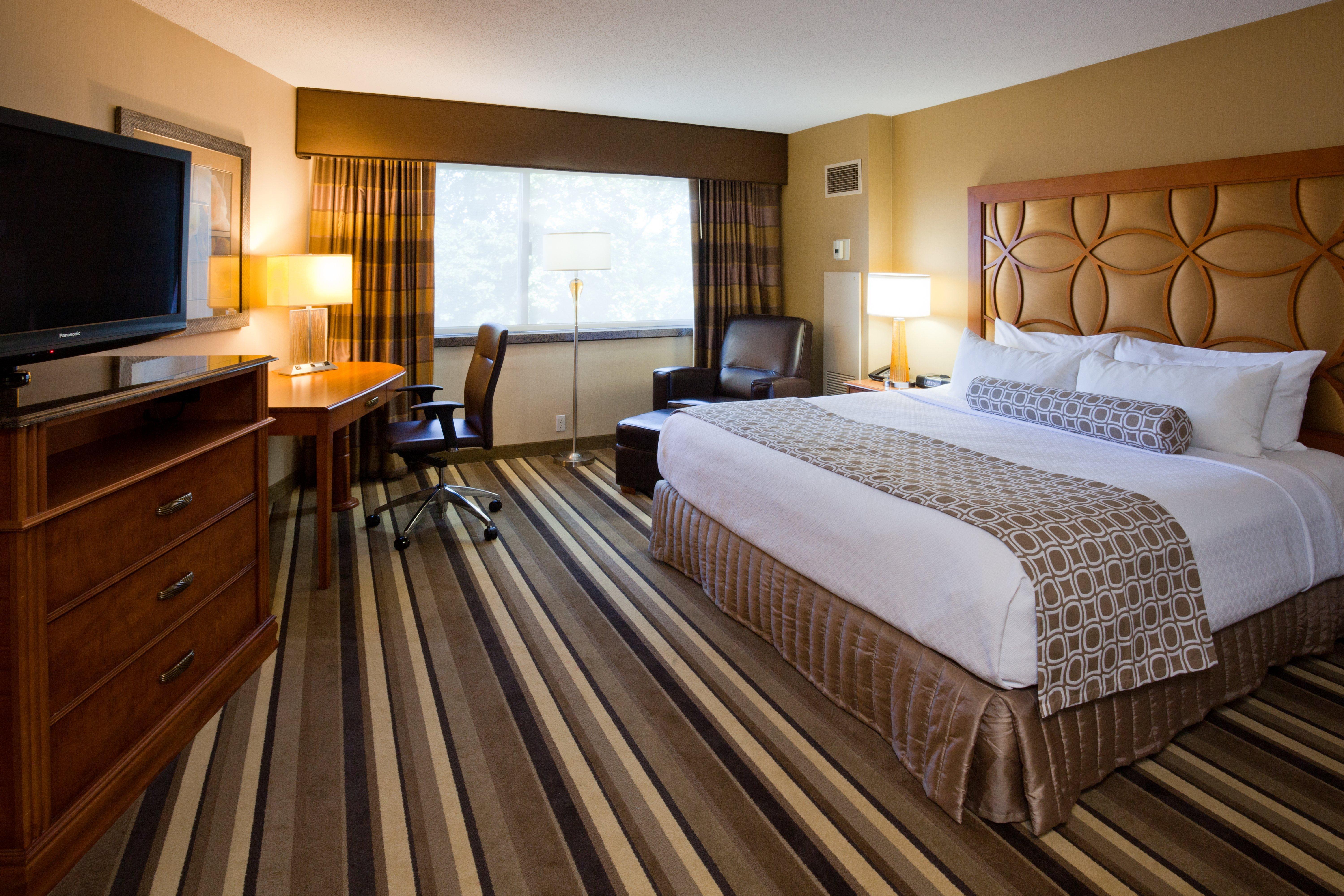 Crowne Plaza Minneapolis West By Ihg Plymouth Exterior photo