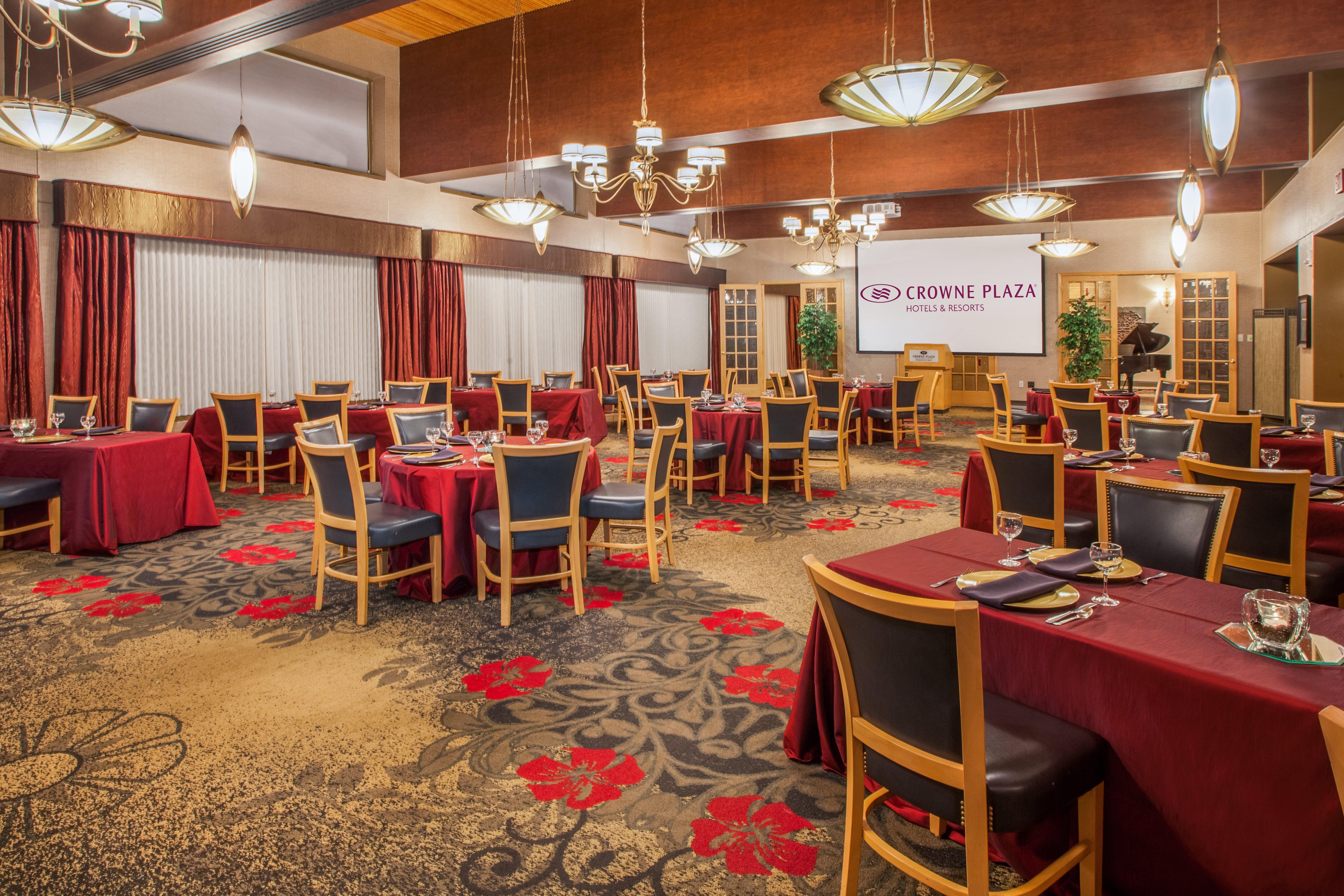 Crowne Plaza Minneapolis West By Ihg Plymouth Exterior photo