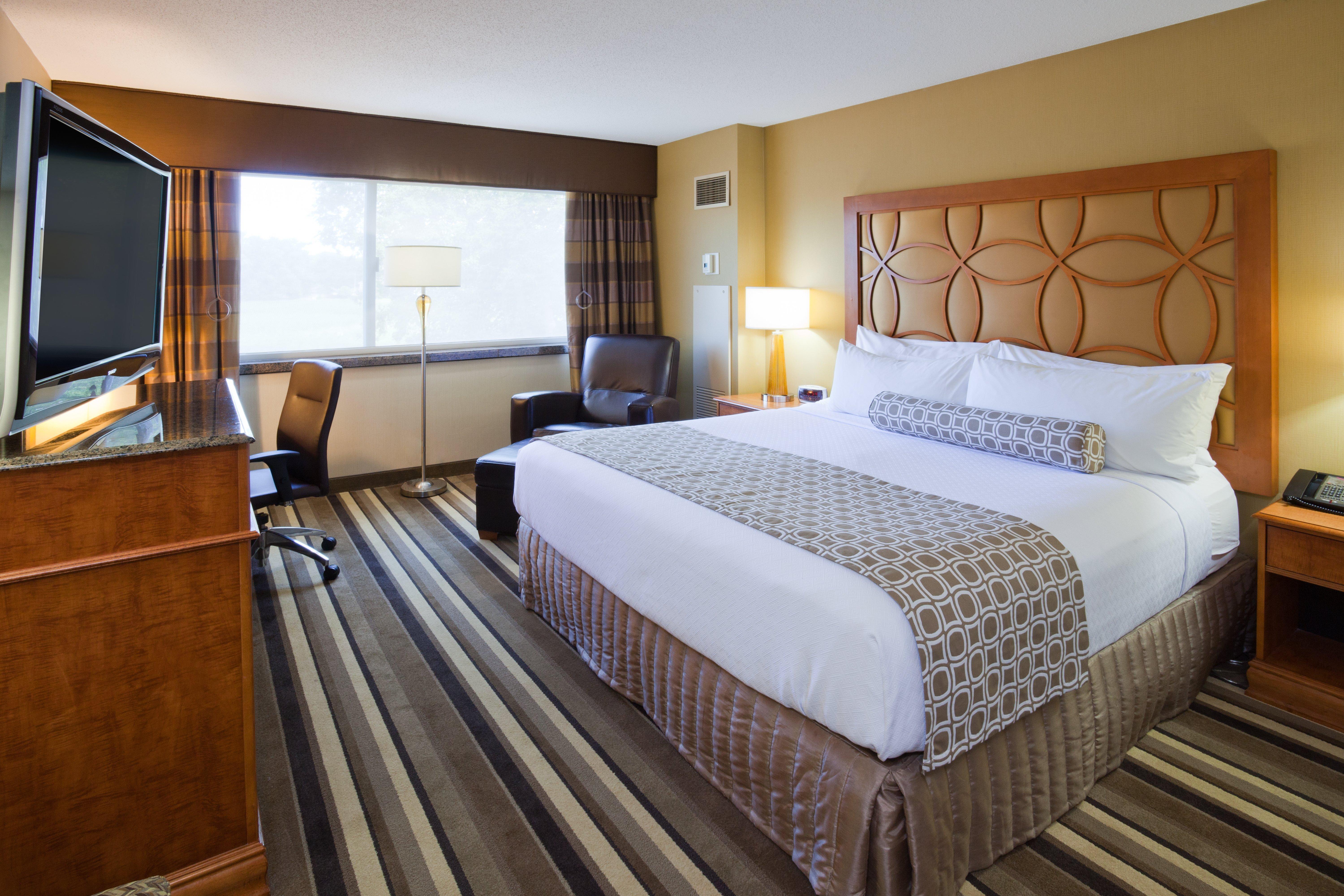 Crowne Plaza Minneapolis West By Ihg Plymouth Exterior photo