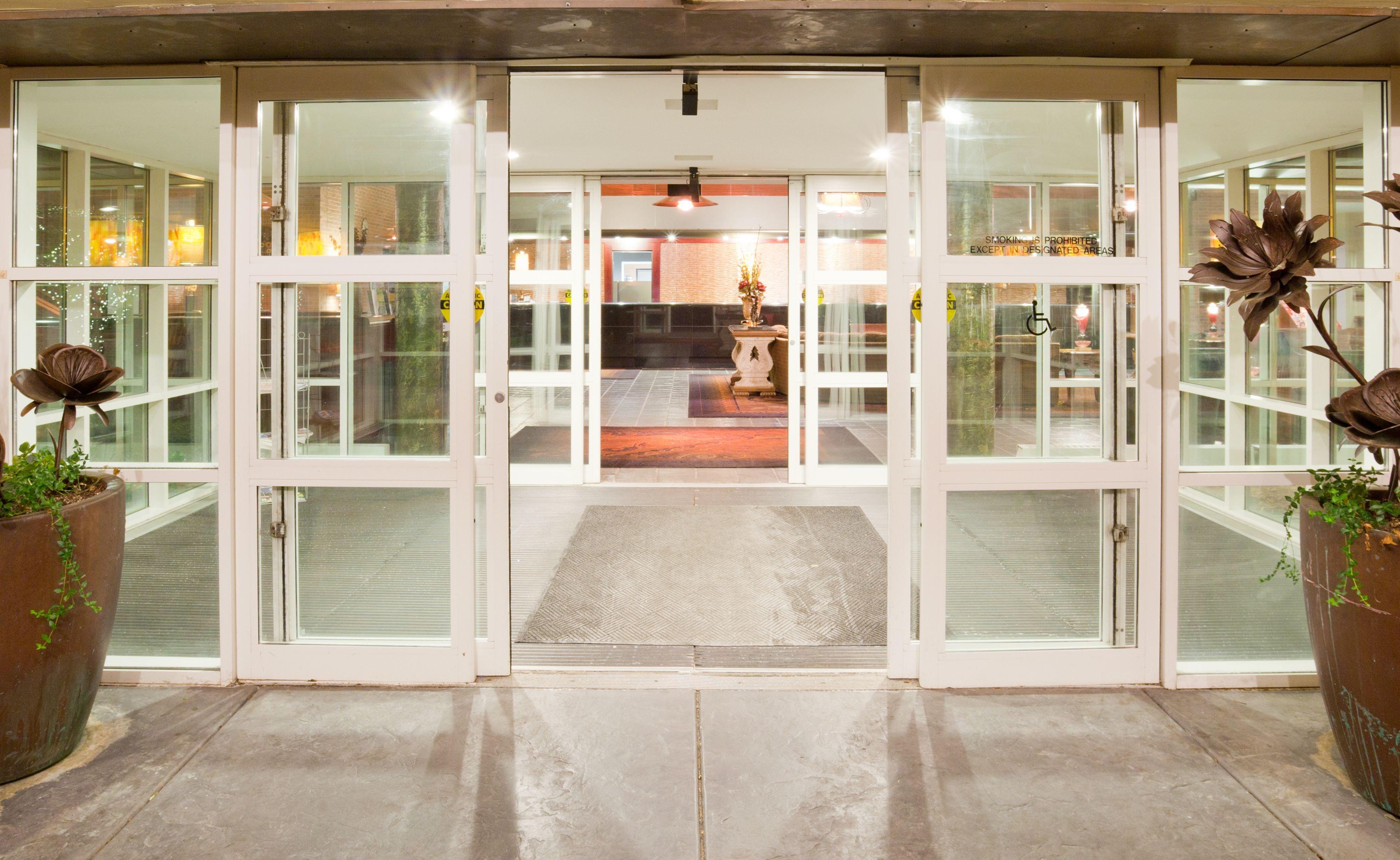 Crowne Plaza Minneapolis West By Ihg Plymouth Exterior photo