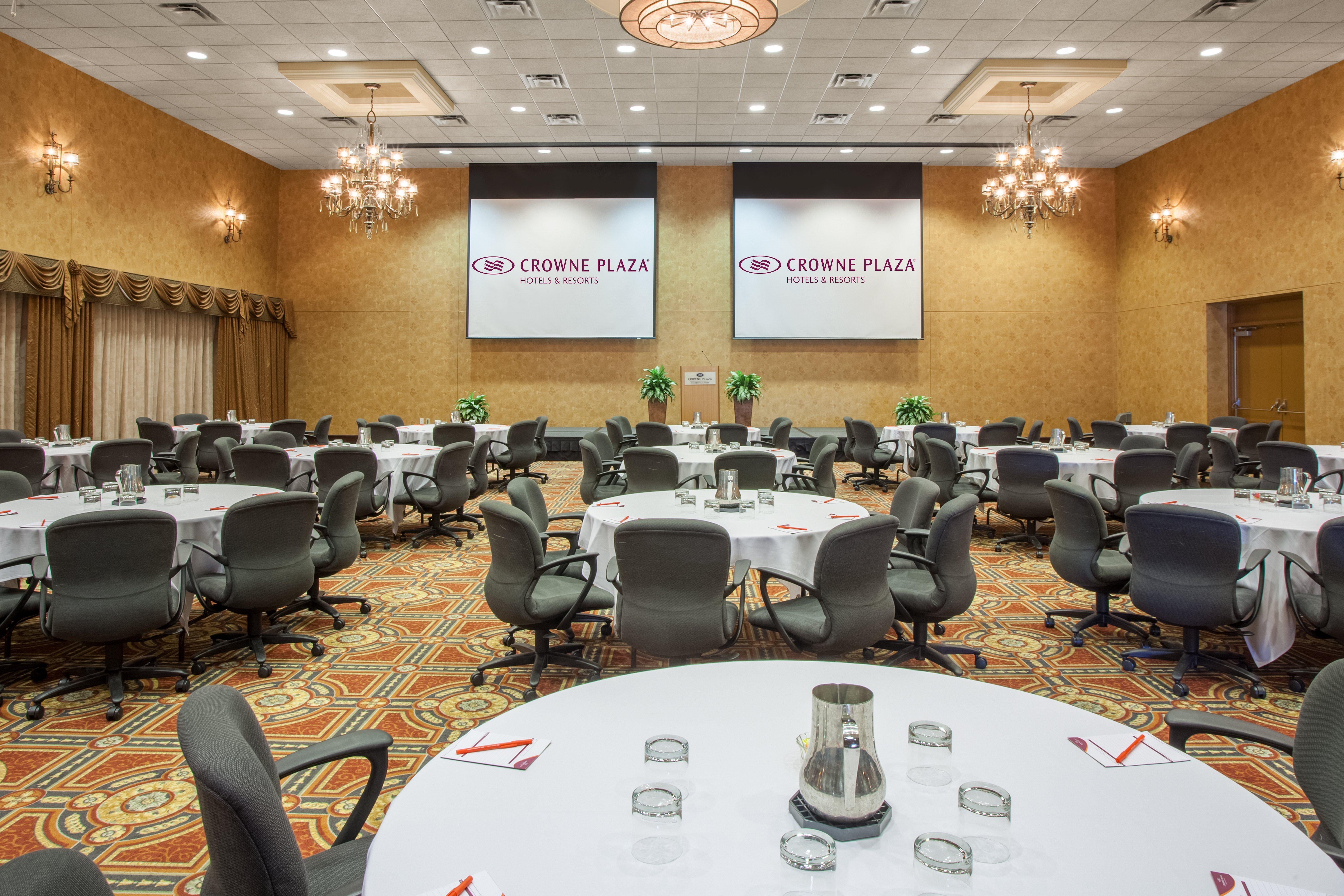Crowne Plaza Minneapolis West By Ihg Plymouth Exterior photo