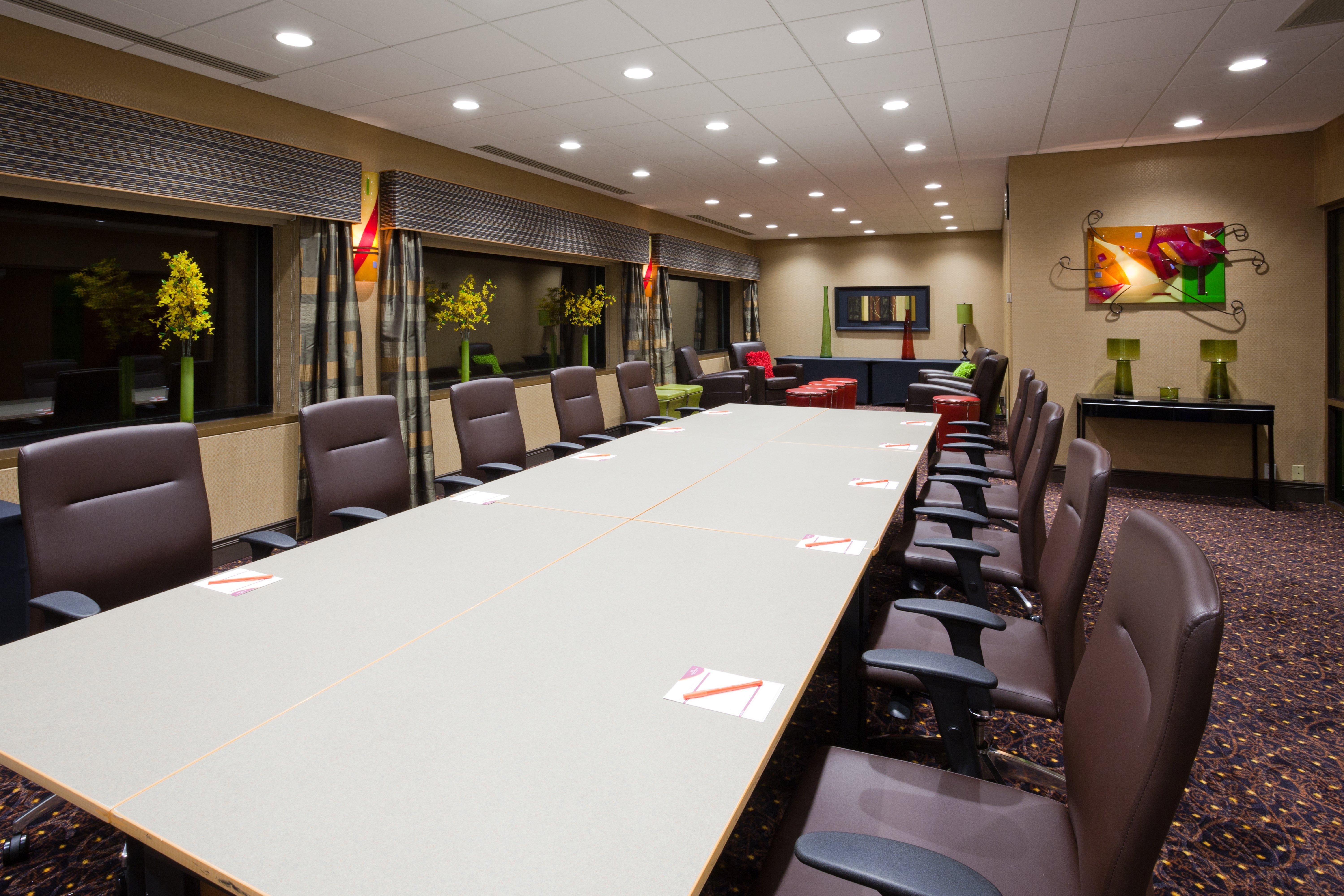 Crowne Plaza Minneapolis West By Ihg Plymouth Exterior photo