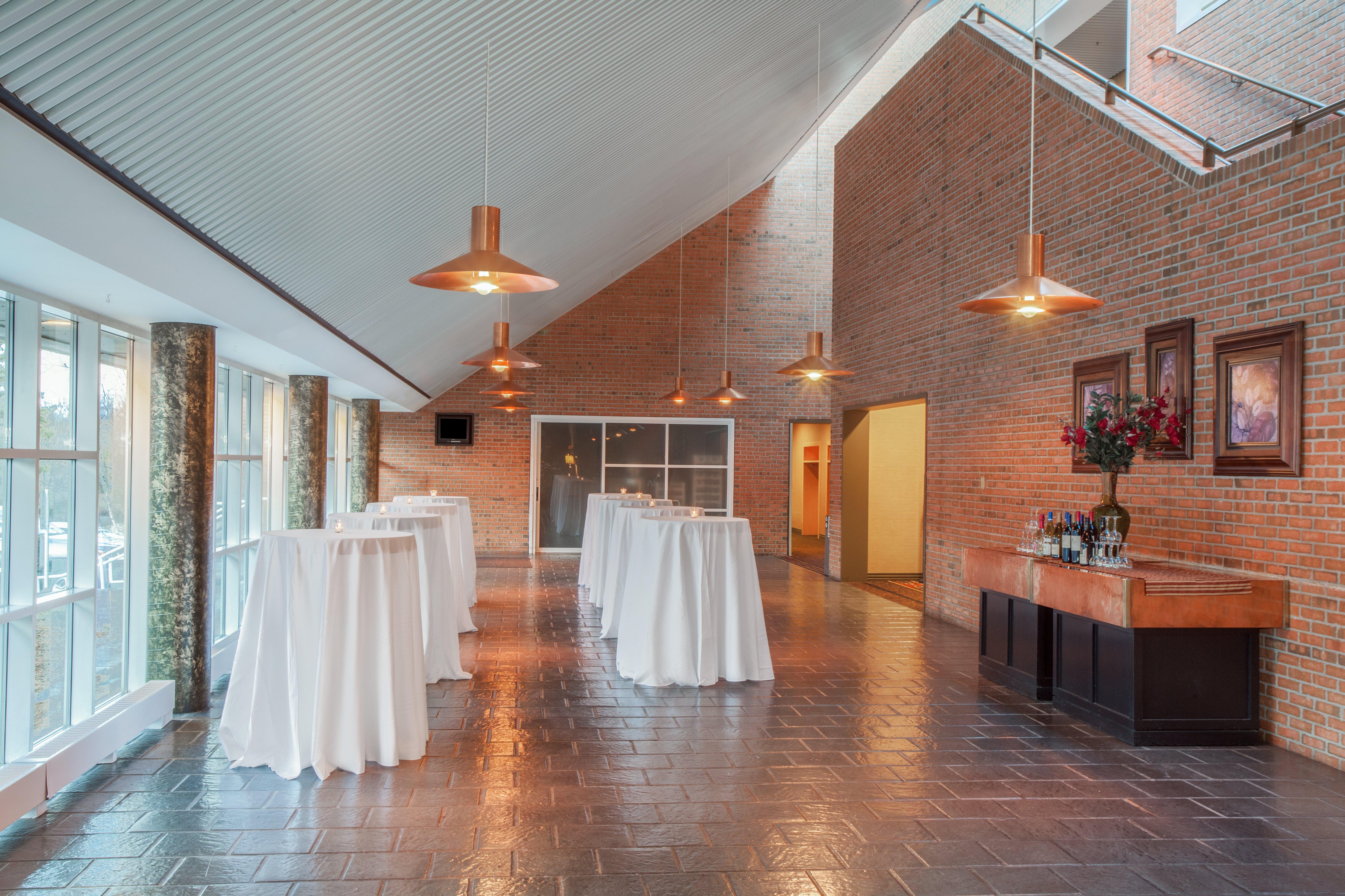 Crowne Plaza Minneapolis West By Ihg Plymouth Exterior photo