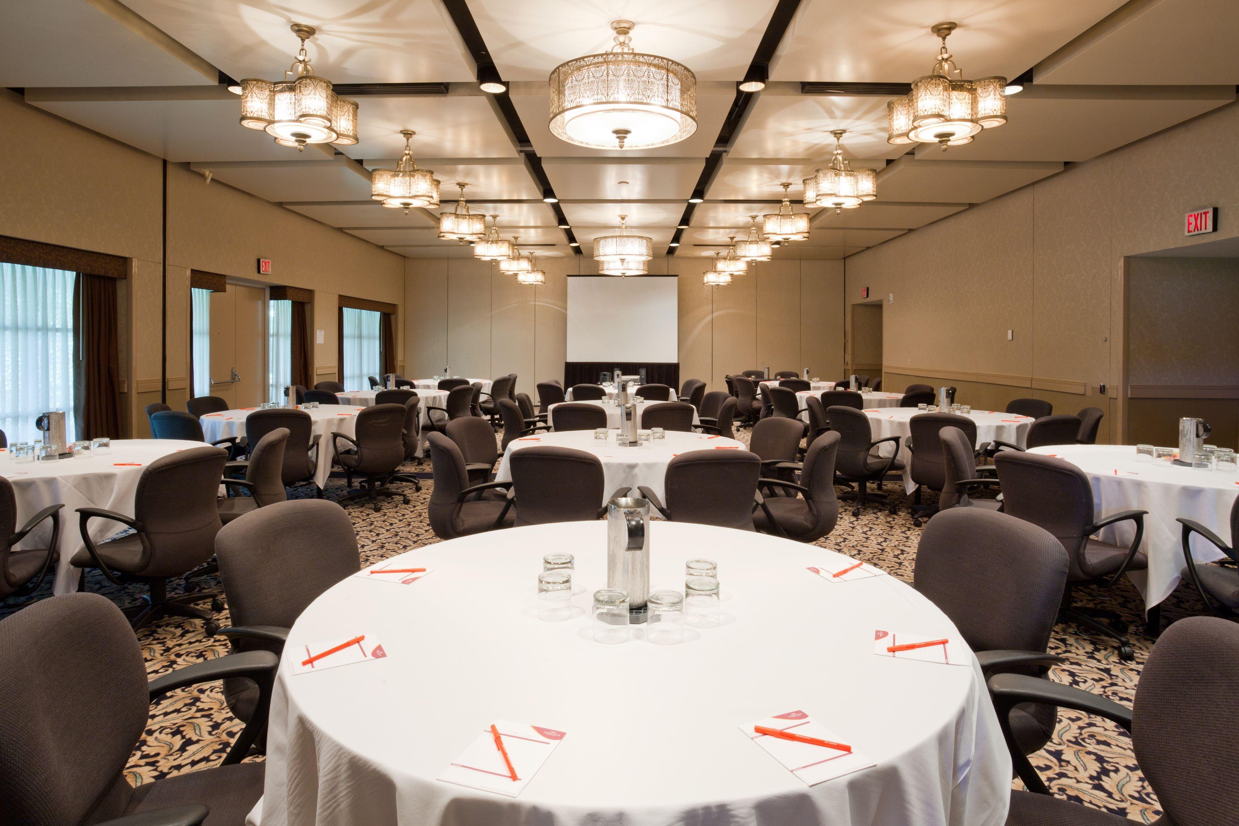 Crowne Plaza Minneapolis West By Ihg Plymouth Exterior photo