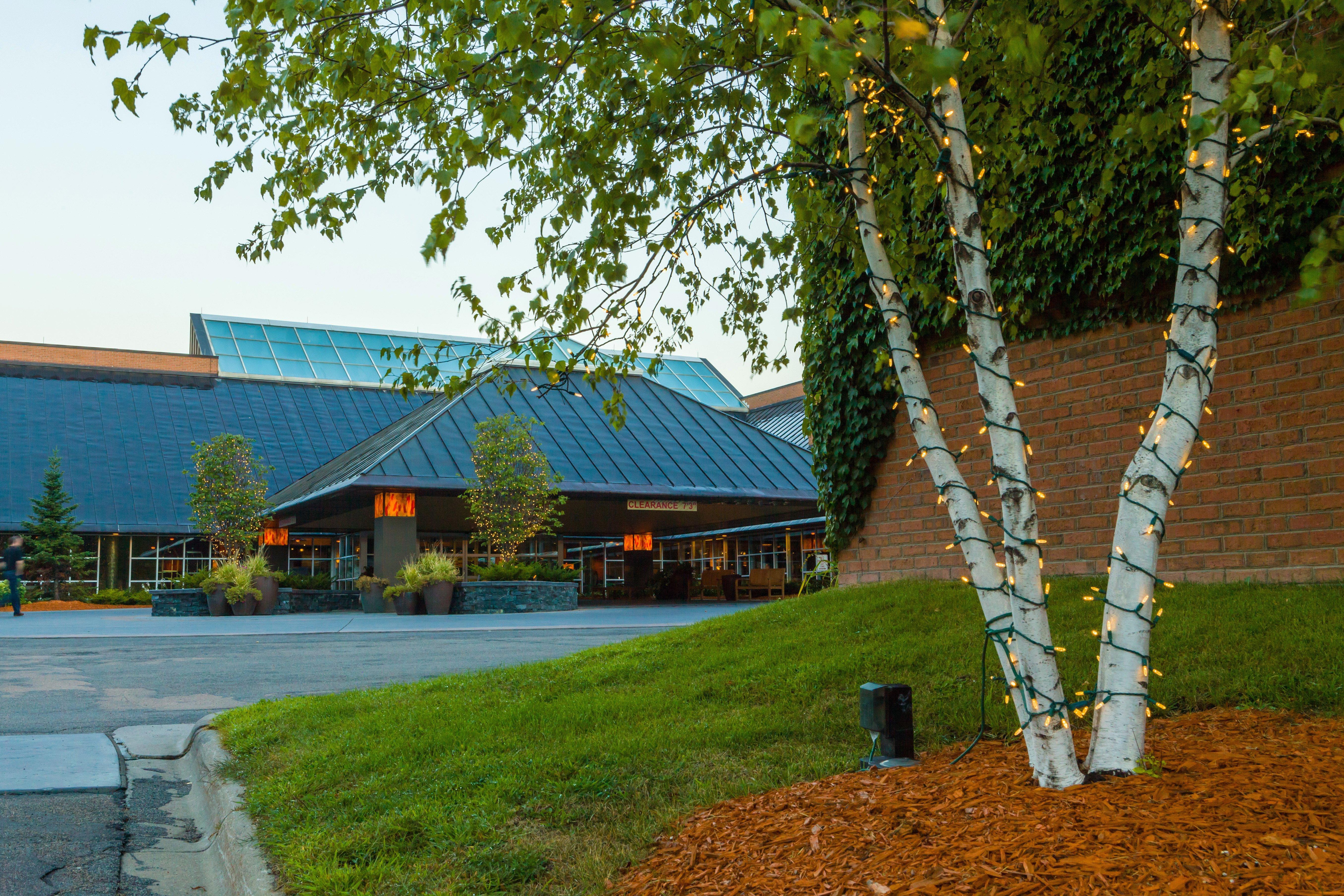 Crowne Plaza Minneapolis West By Ihg Plymouth Exterior photo
