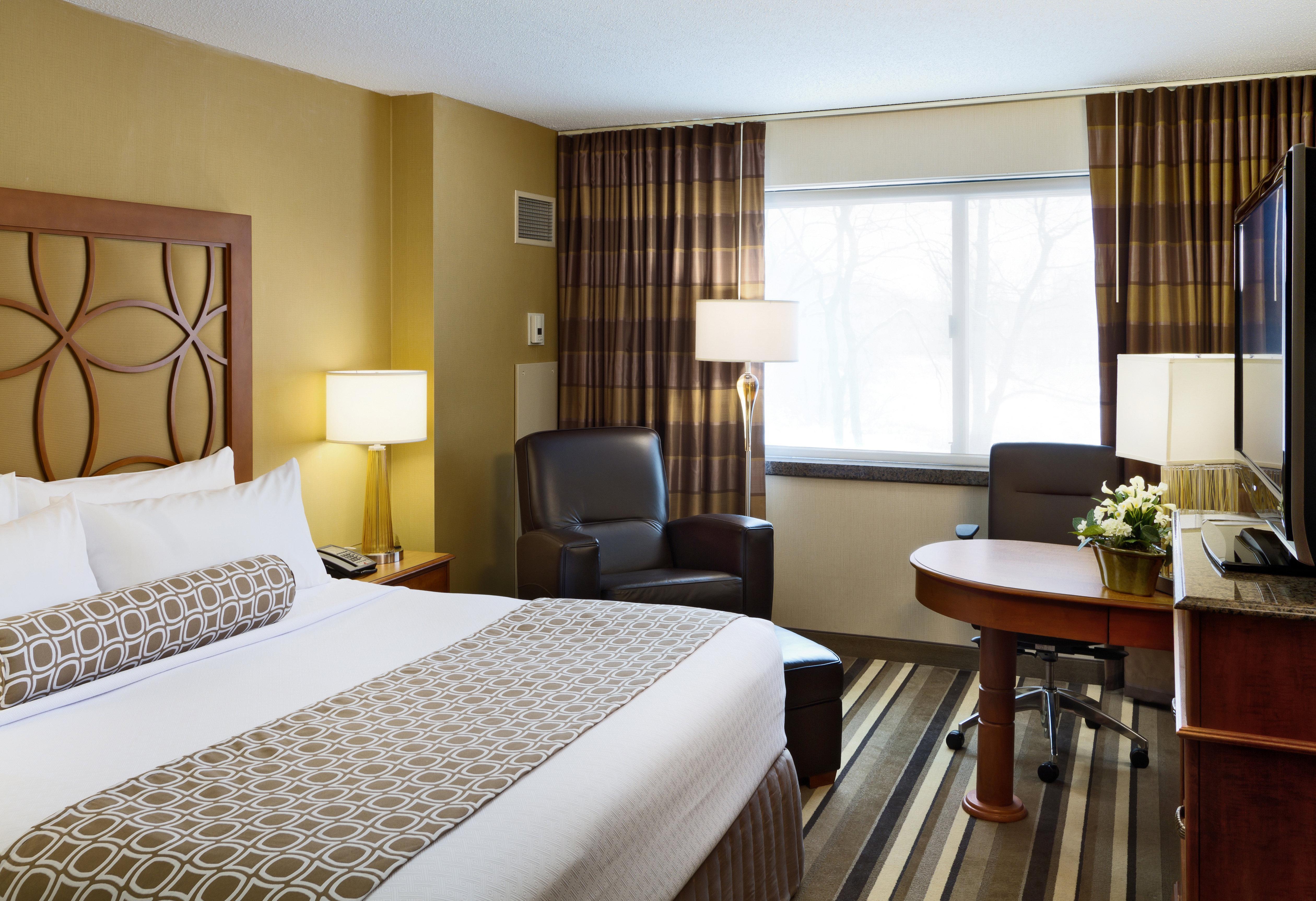 Crowne Plaza Minneapolis West By Ihg Plymouth Exterior photo