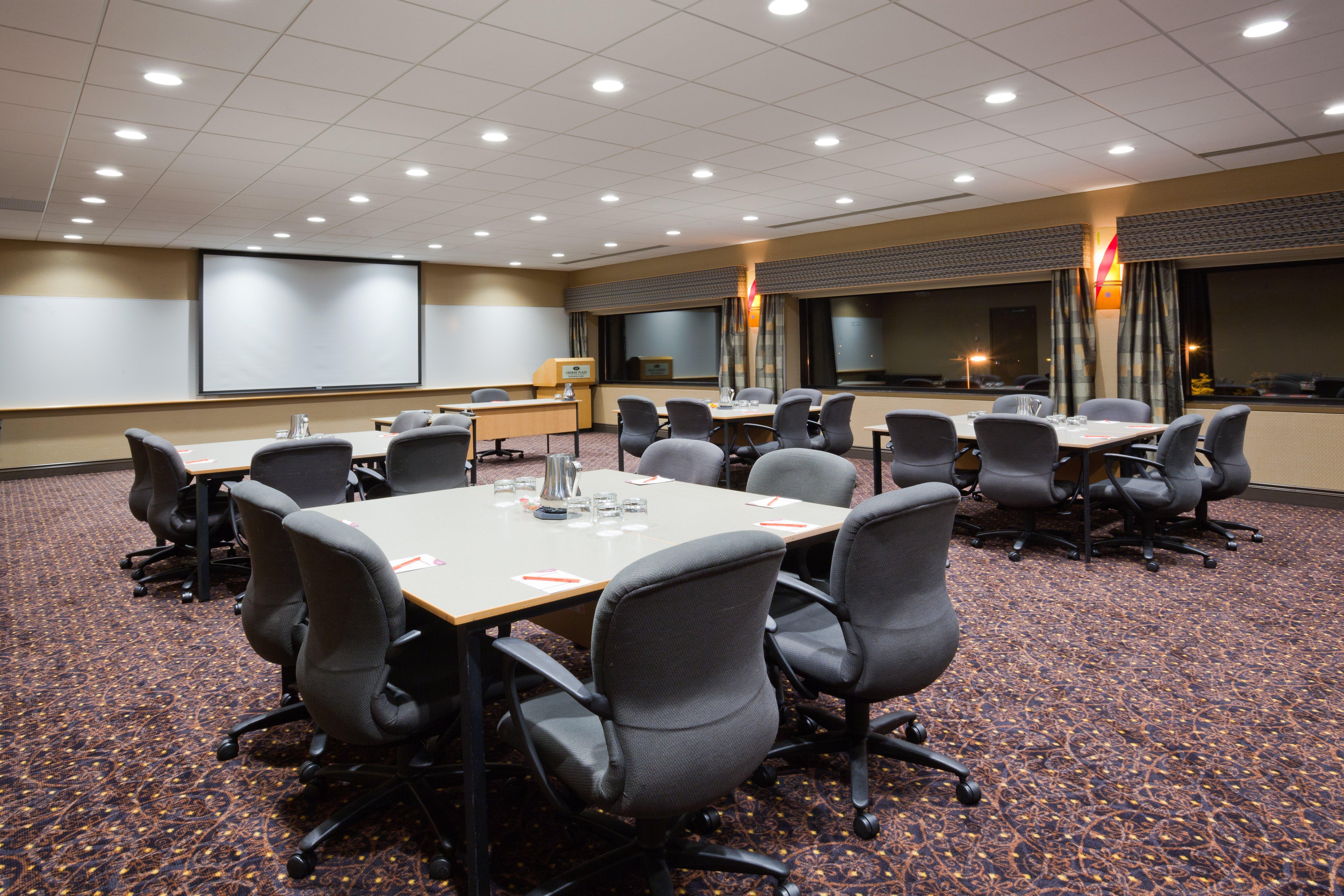 Crowne Plaza Minneapolis West By Ihg Plymouth Exterior photo