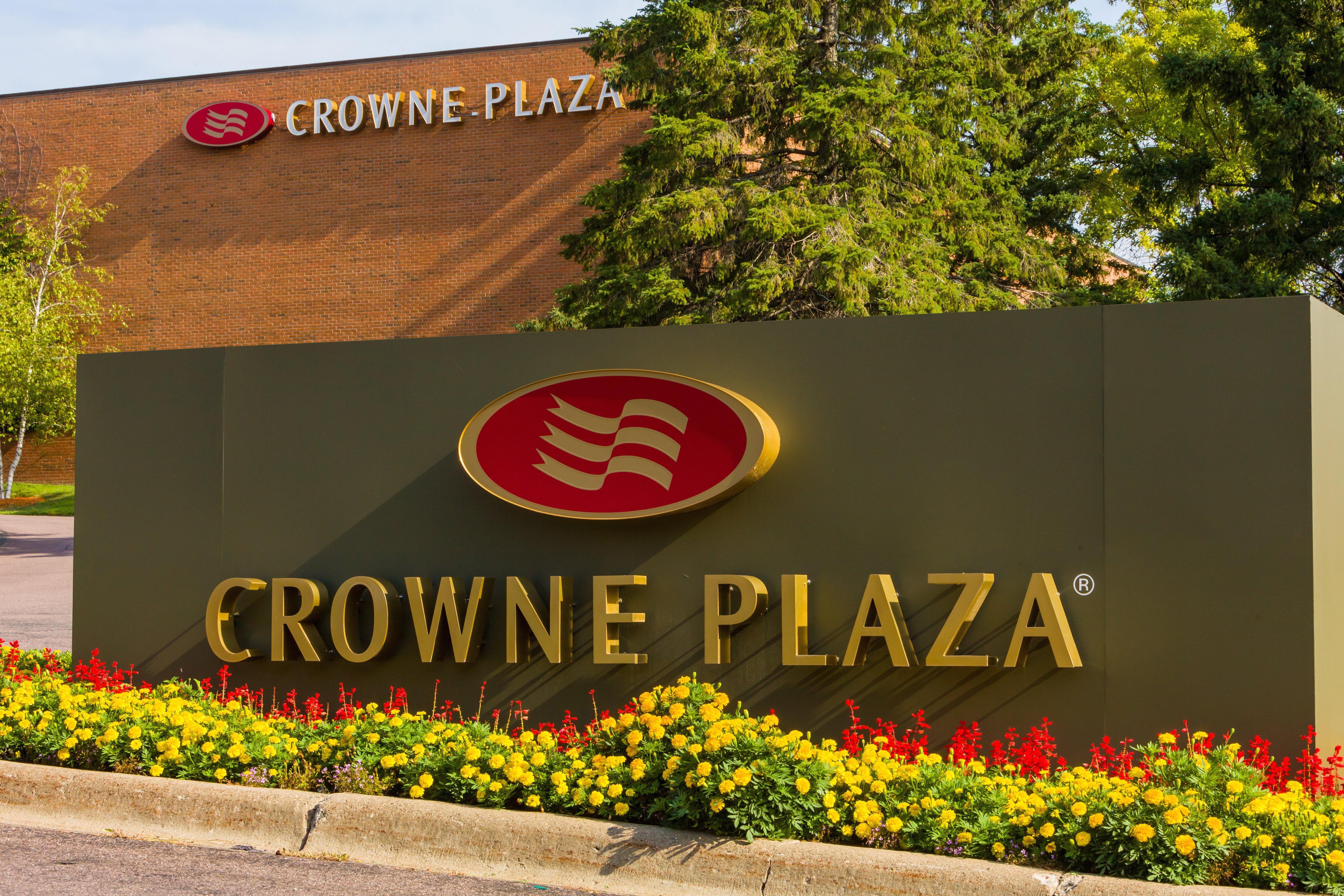 Crowne Plaza Minneapolis West By Ihg Plymouth Exterior photo