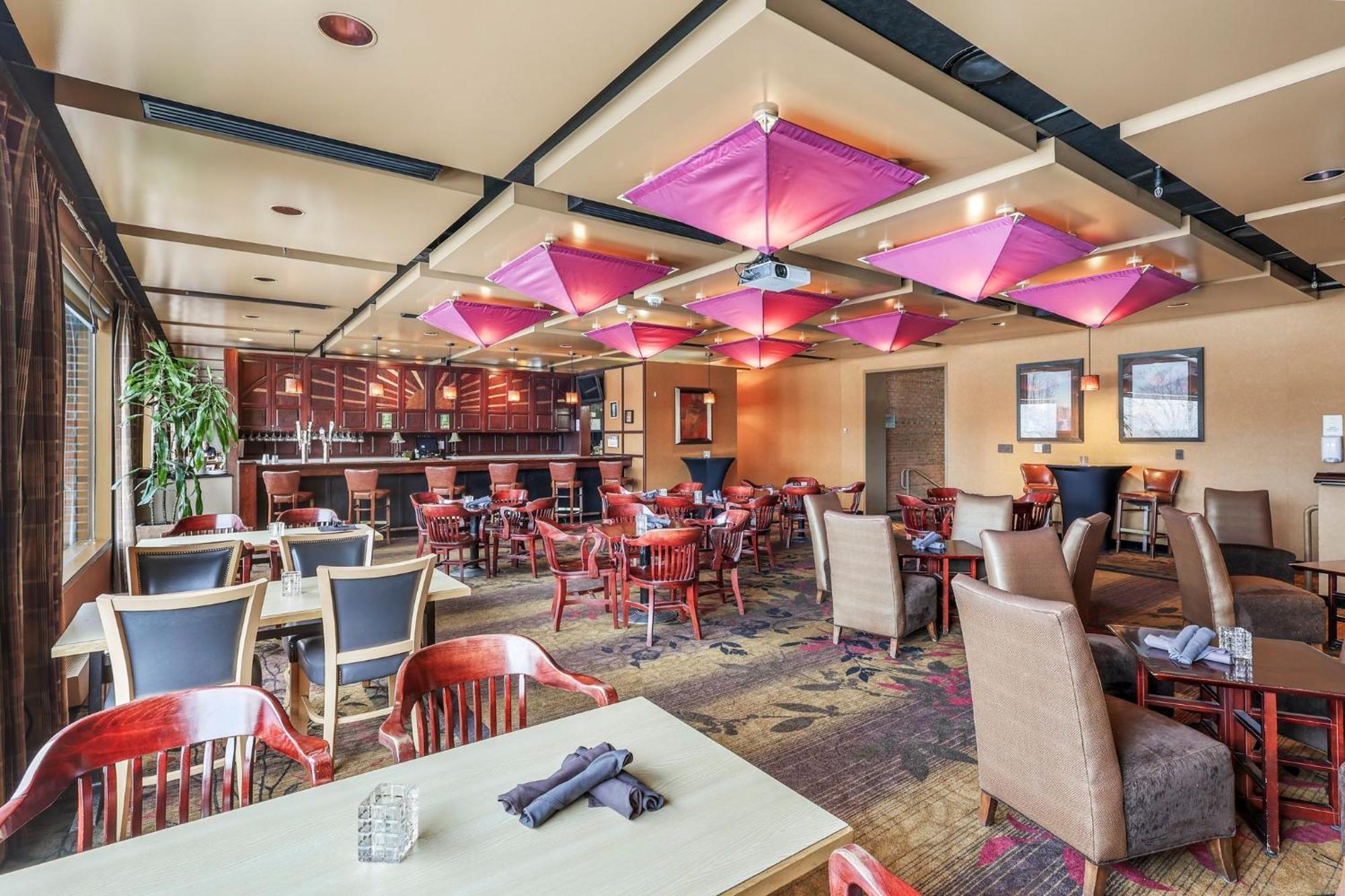 Crowne Plaza Minneapolis West By Ihg Plymouth Exterior photo