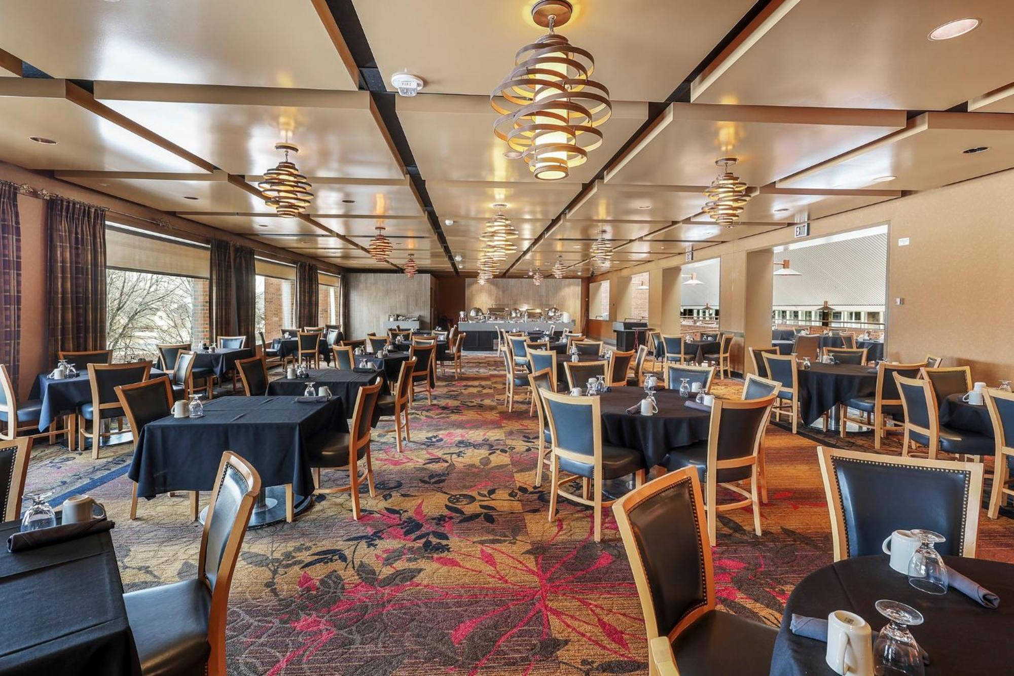 Crowne Plaza Minneapolis West By Ihg Plymouth Exterior photo
